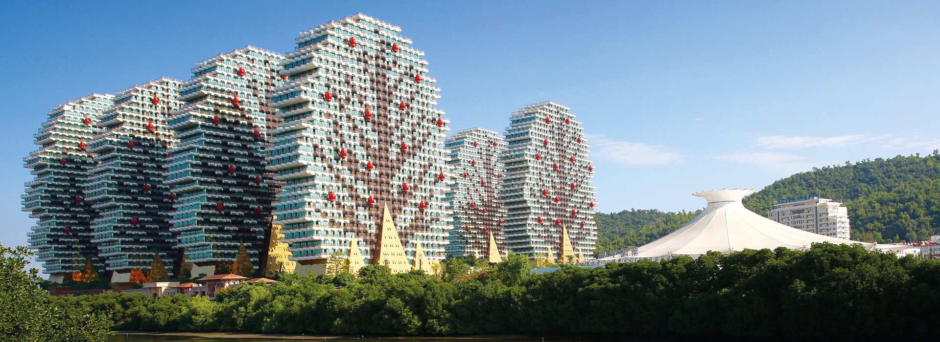 Skulpturale moderne Hochhäuser mit Natur Moderne Hochhäuser mit einzigartigem Design