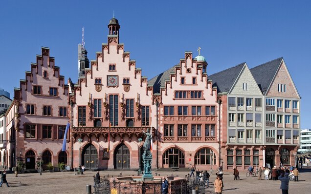 Historisches Rathaus Römer Frankfurt Rathaus und Brunnen am Römerberg